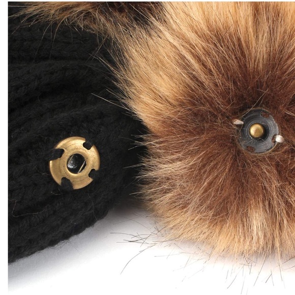 Pompom Knit Hat 💙💙 - Picture 4 of 6